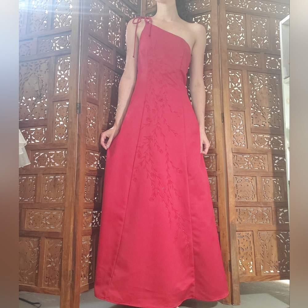 Vintage 90s Hyphen Red beaded floral design one tie shoulder dress 🌹